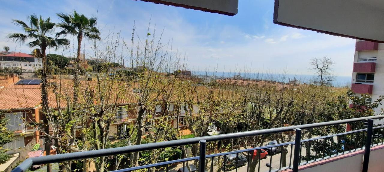 Bright Apartment Near The Beach And Barcelona By Train Masnou Exterior photo
