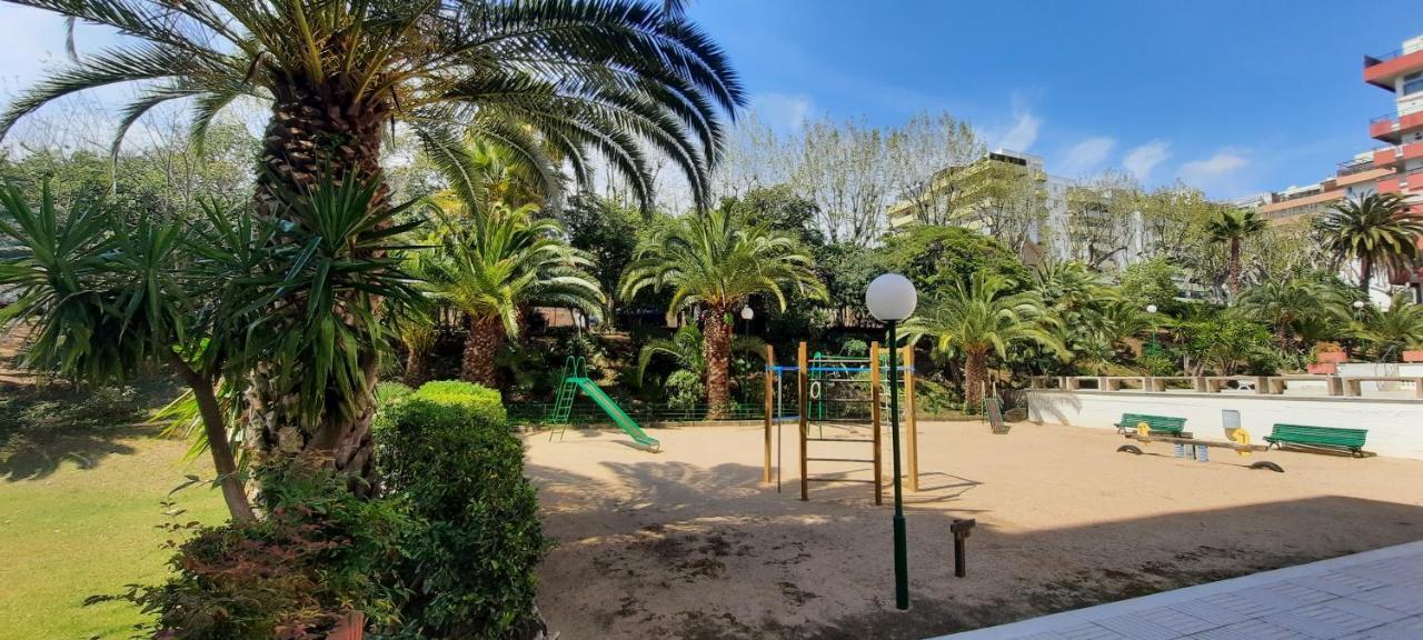 Bright Apartment Near The Beach And Barcelona By Train Masnou Exterior photo